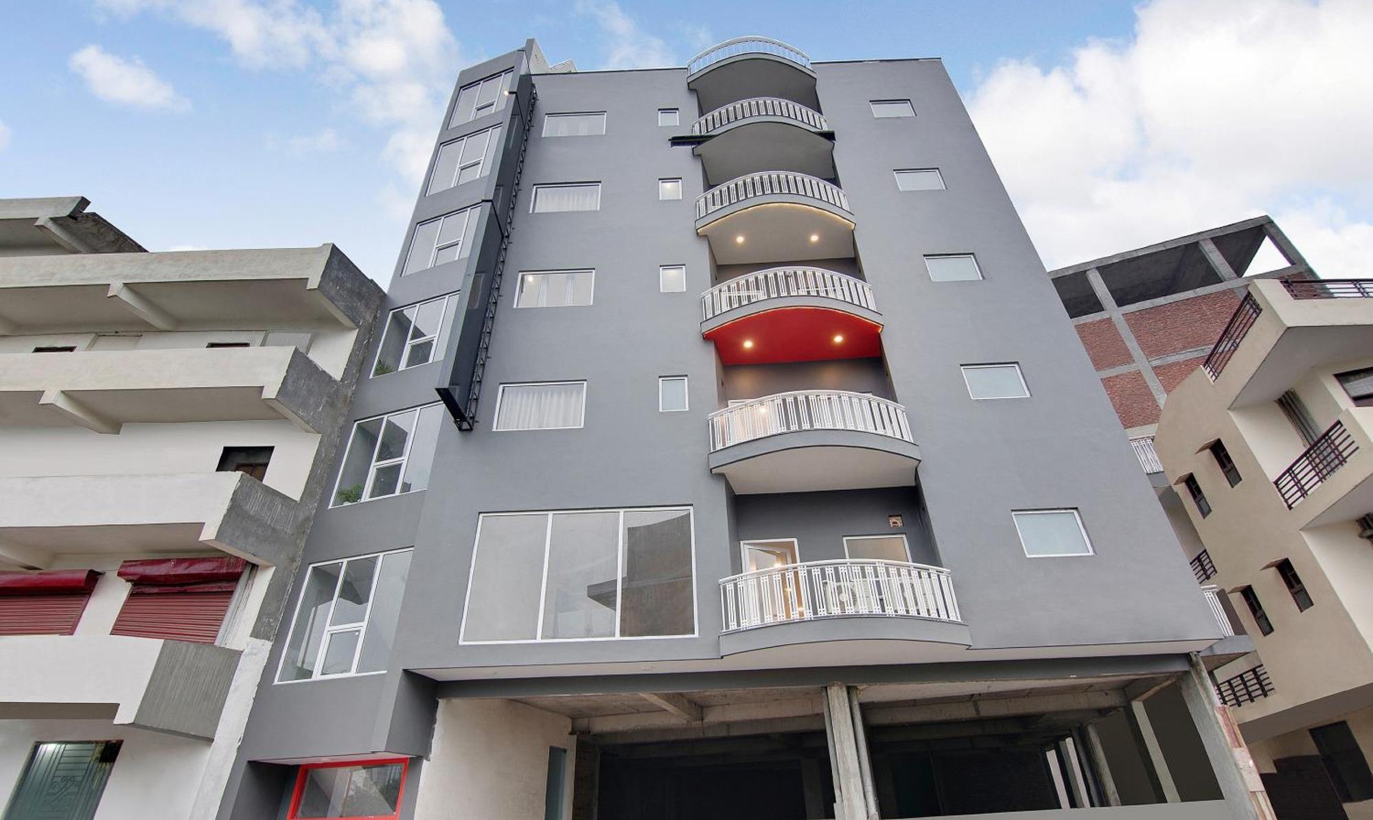 Townhouse Sector 49 Near Logix City Centre Noida Exterior photo
