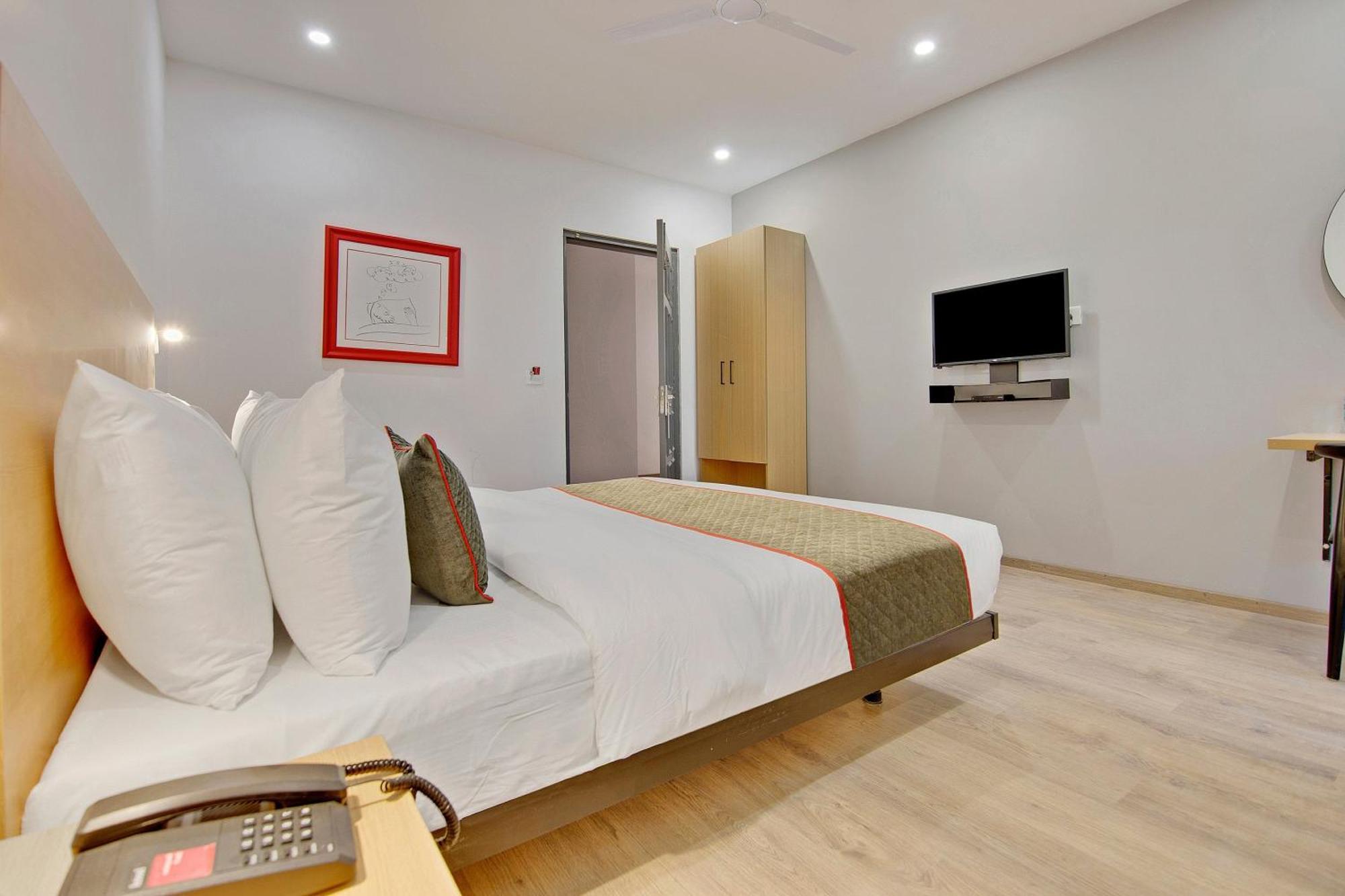 Townhouse Sector 49 Near Logix City Centre Noida Exterior photo