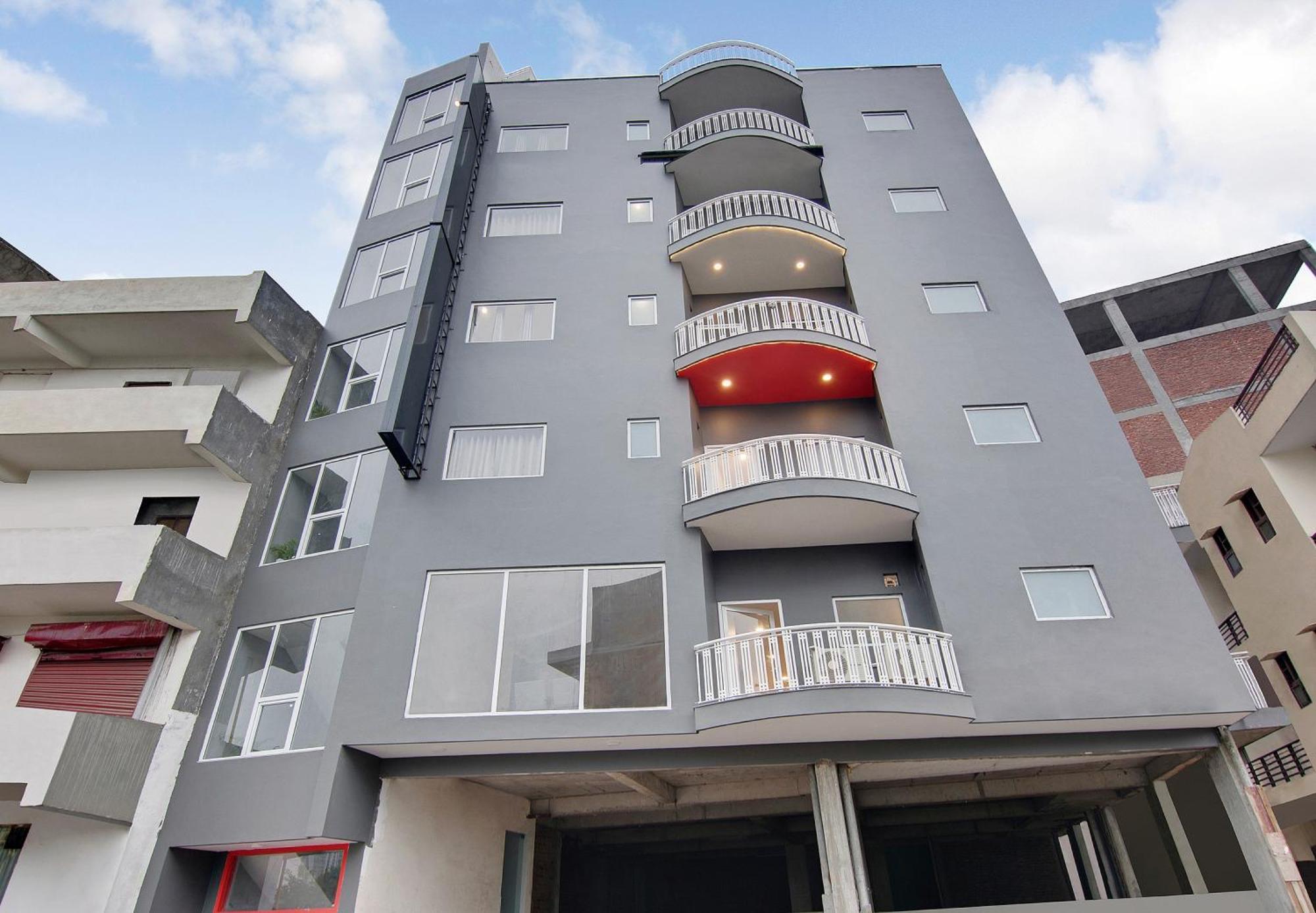 Townhouse Sector 49 Near Logix City Centre Noida Exterior photo