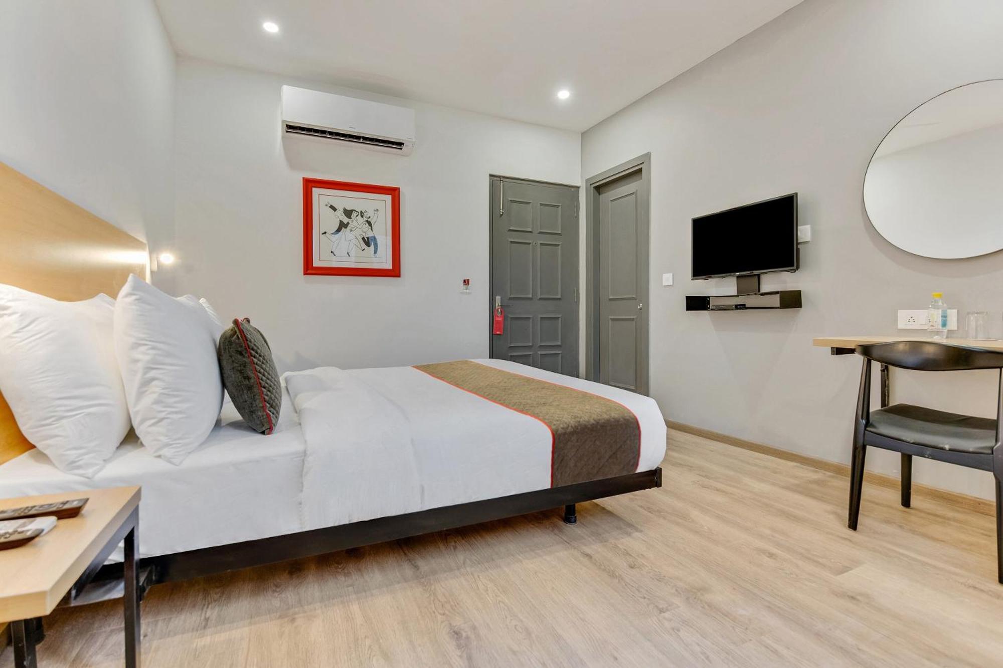 Townhouse Sector 49 Near Logix City Centre Noida Exterior photo