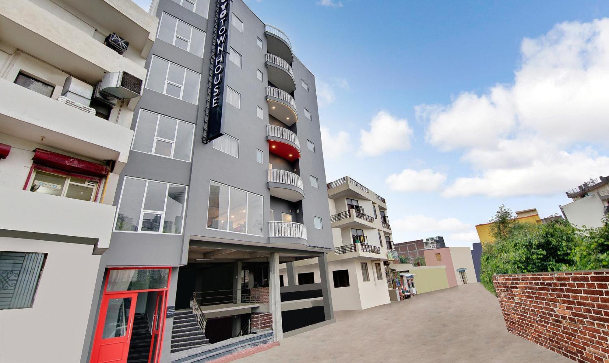 Townhouse Sector 49 Near Logix City Centre Noida Exterior photo